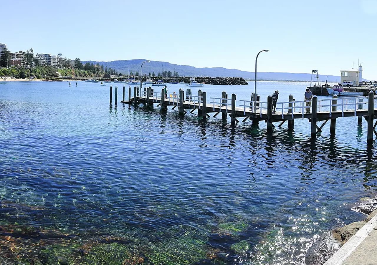 Wollongong Harbour, Cove Beach and foreshore. Location context only; this is not a photograph of the Two-Day Weekend Meditation Retreat event.